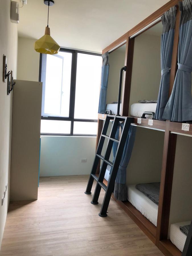 Knock Knock Hostel Kaohsiung Esterno foto
