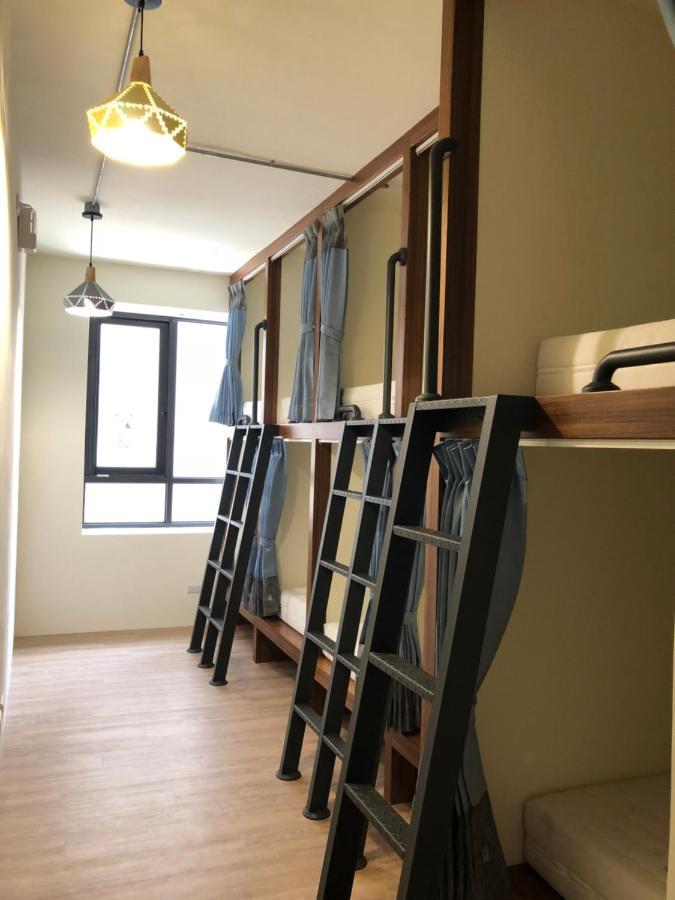 Knock Knock Hostel Kaohsiung Esterno foto