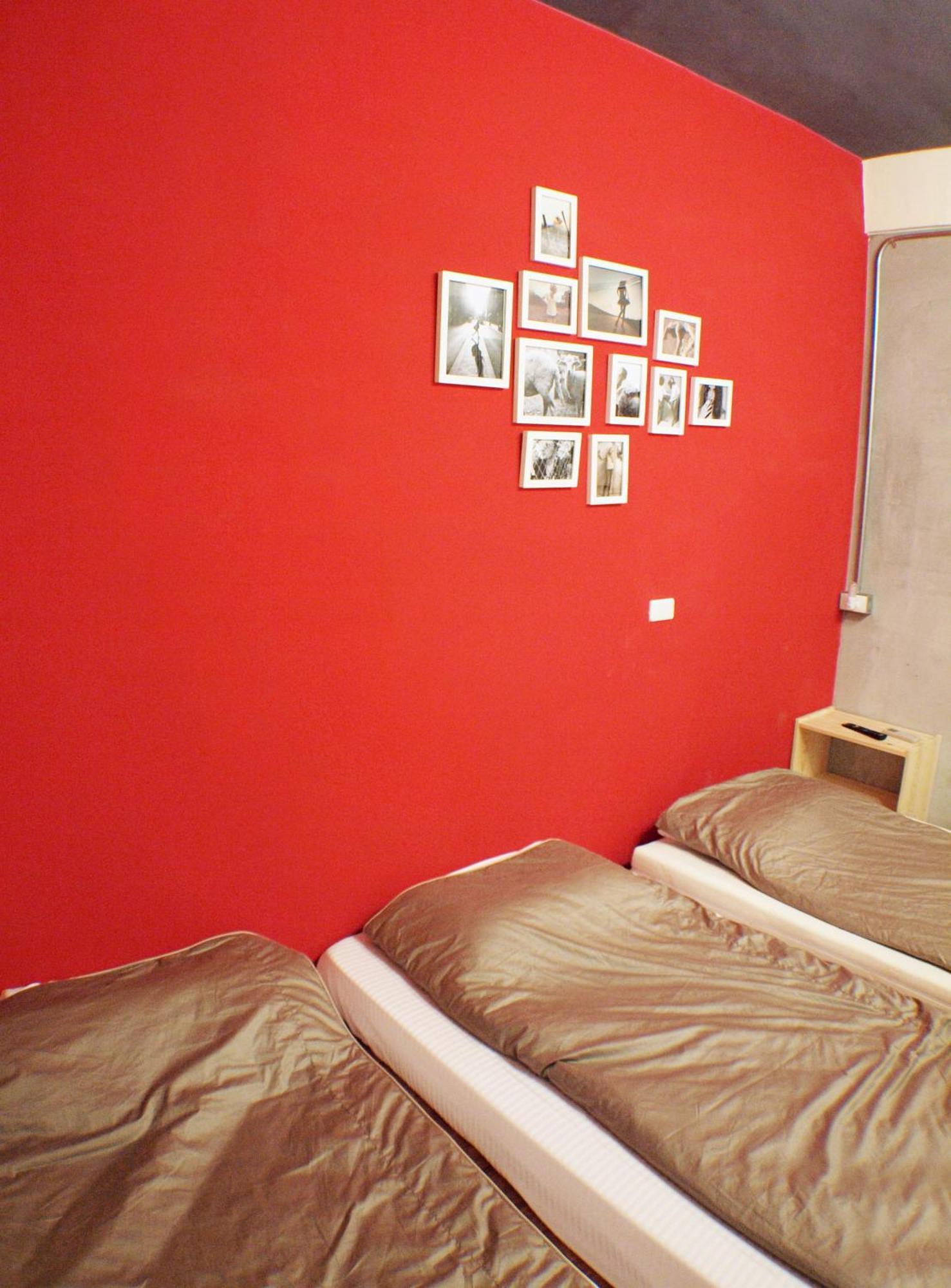 Knock Knock Hostel Kaohsiung Esterno foto