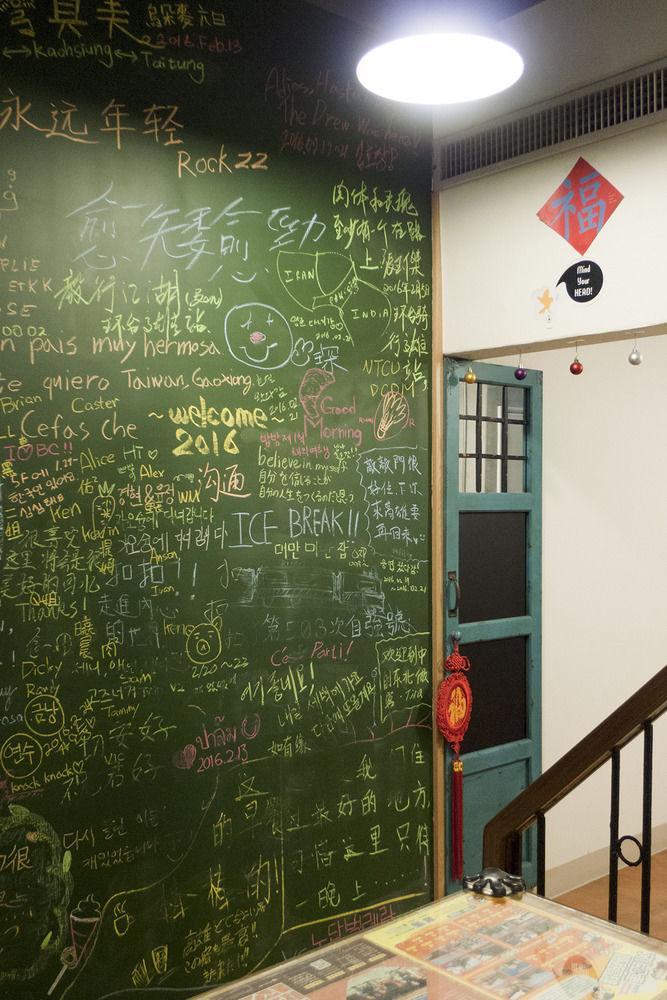 Knock Knock Hostel Kaohsiung Esterno foto