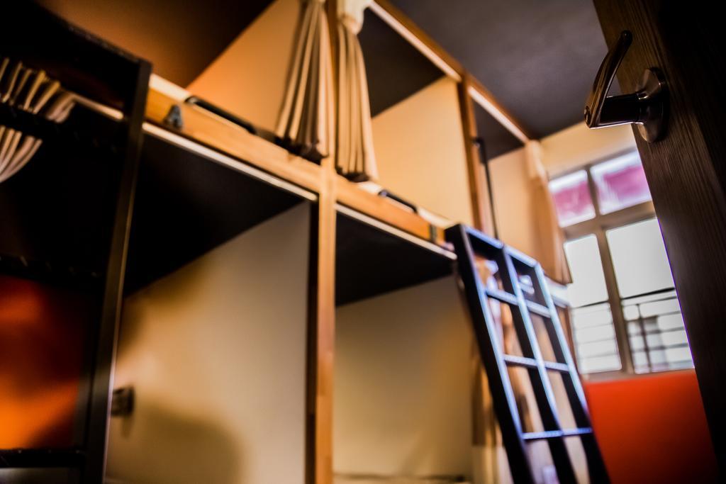 Knock Knock Hostel Kaohsiung Esterno foto