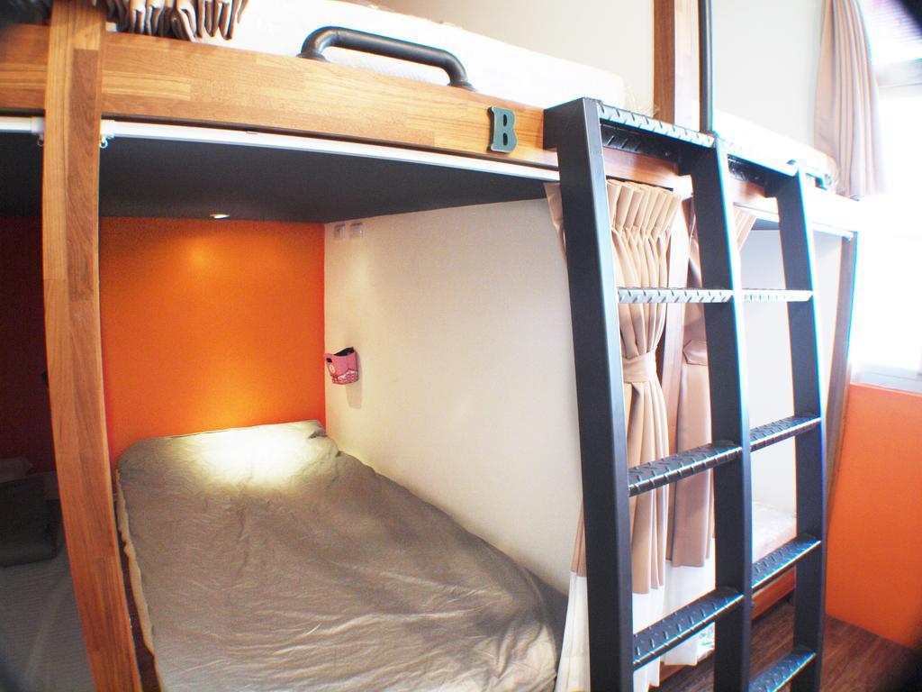 Knock Knock Hostel Kaohsiung Esterno foto