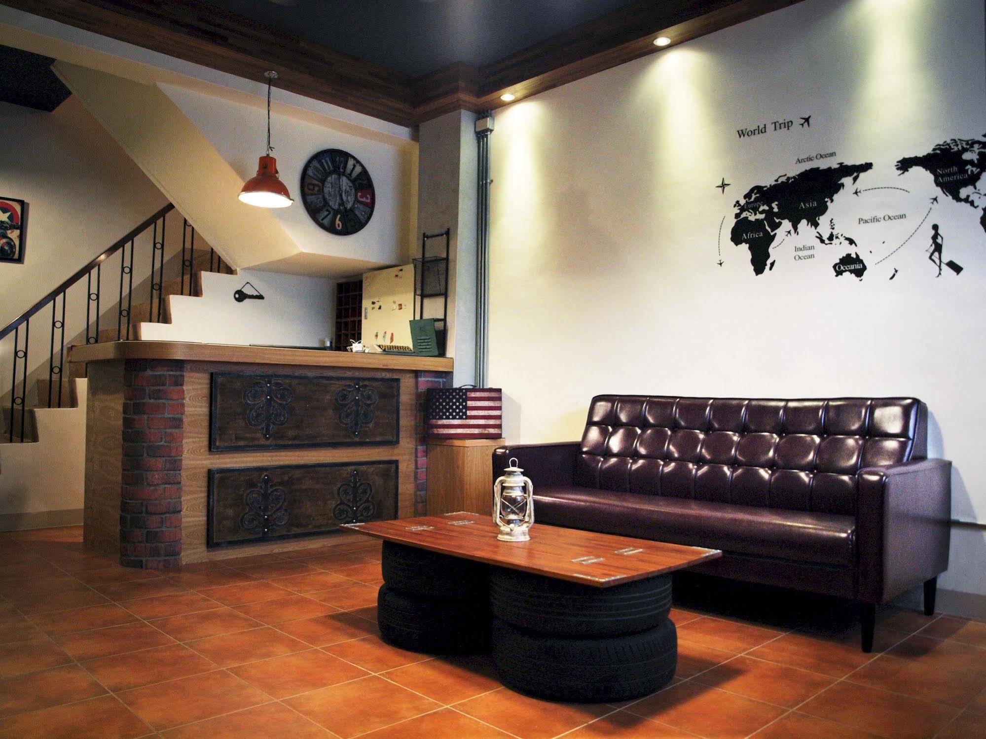 Knock Knock Hostel Kaohsiung Esterno foto
