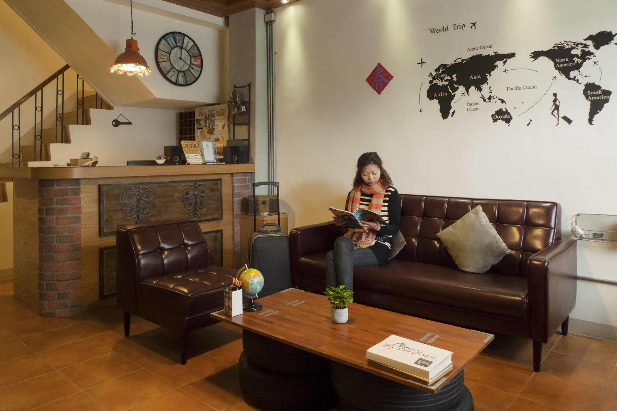 Knock Knock Hostel Kaohsiung Esterno foto