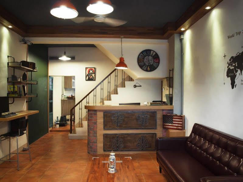 Knock Knock Hostel Kaohsiung Esterno foto