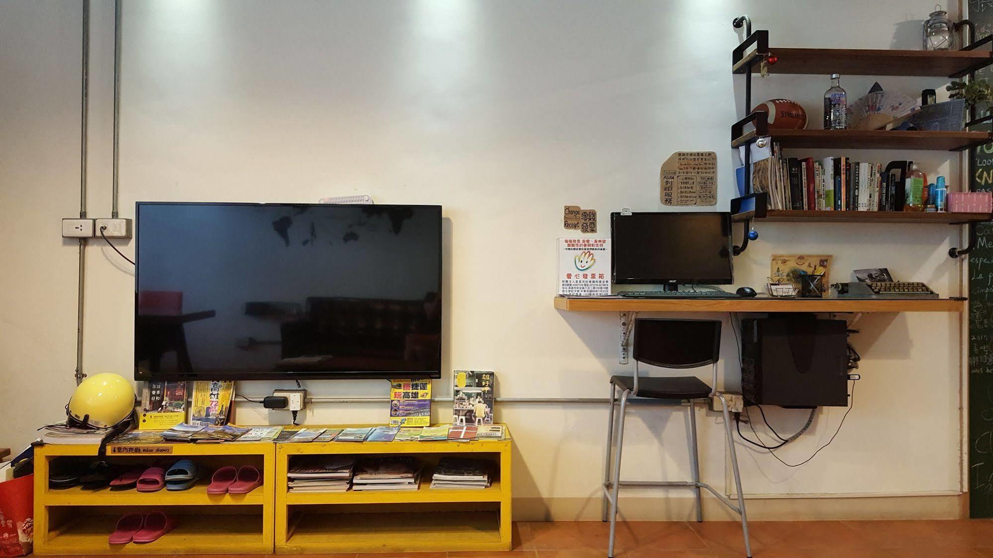Knock Knock Hostel Kaohsiung Esterno foto