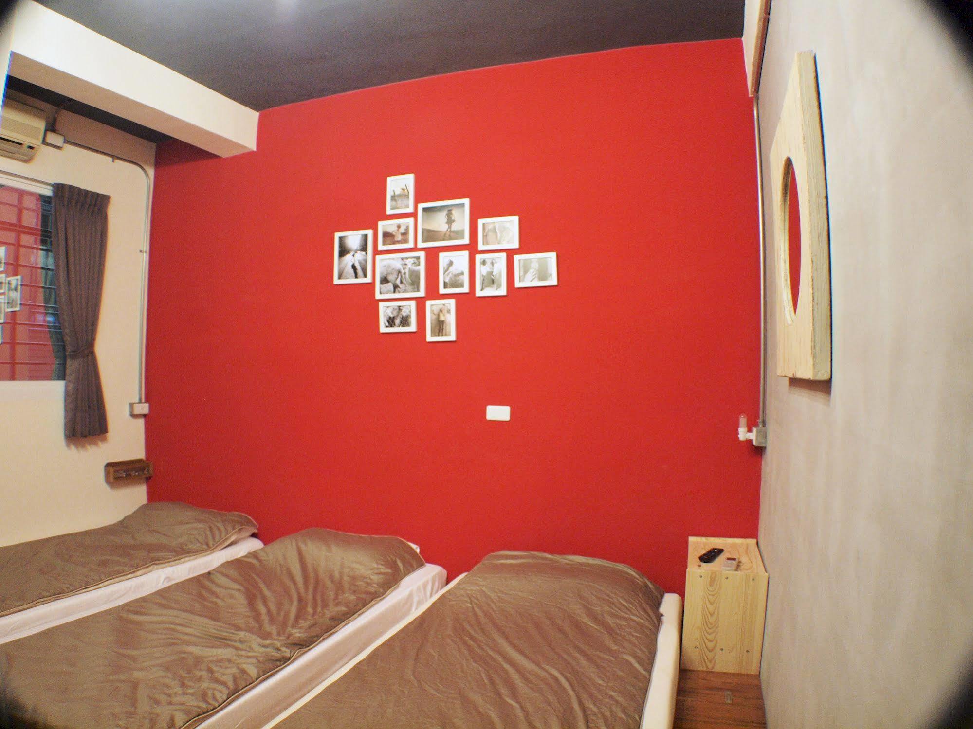 Knock Knock Hostel Kaohsiung Esterno foto