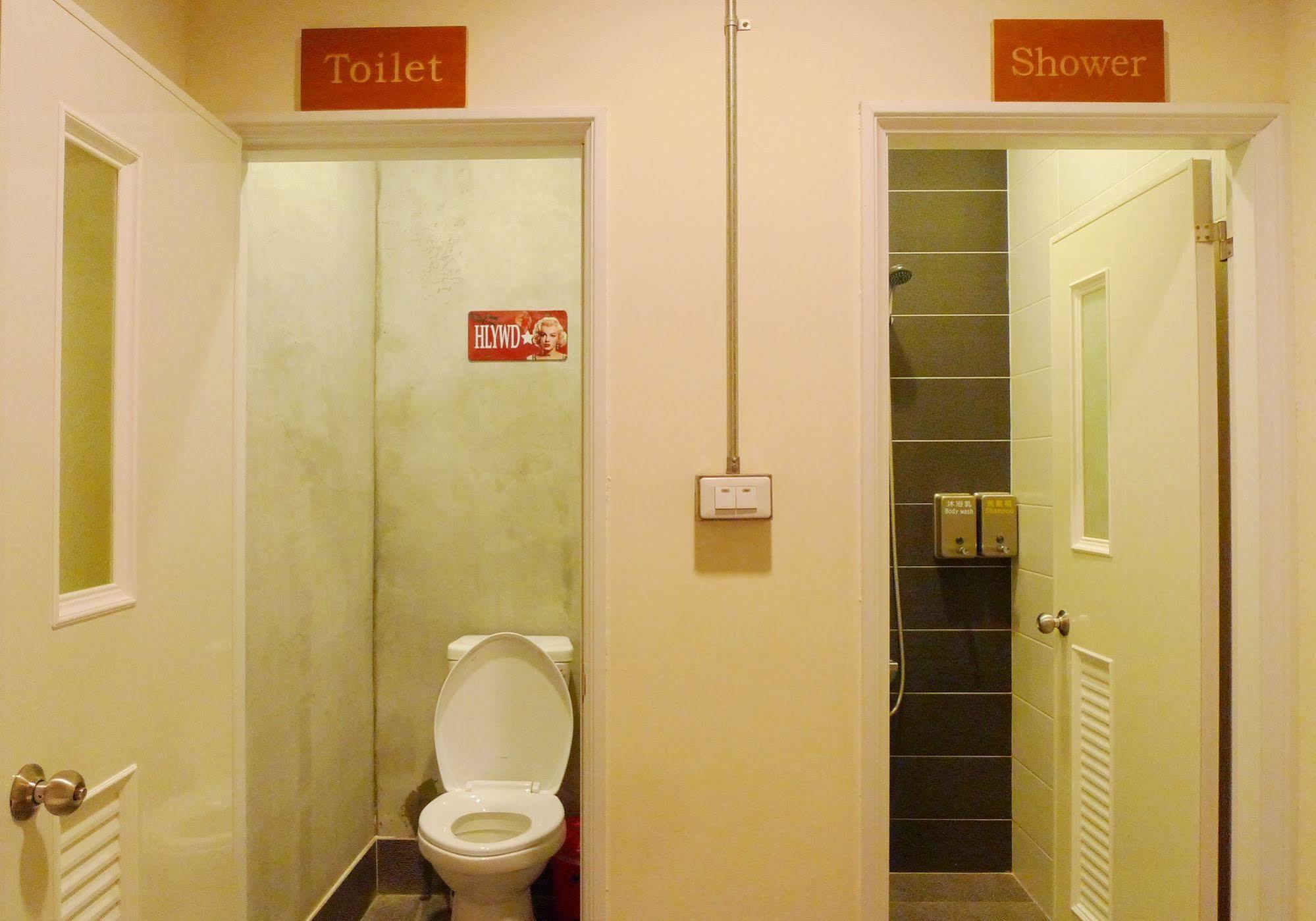 Knock Knock Hostel Kaohsiung Esterno foto