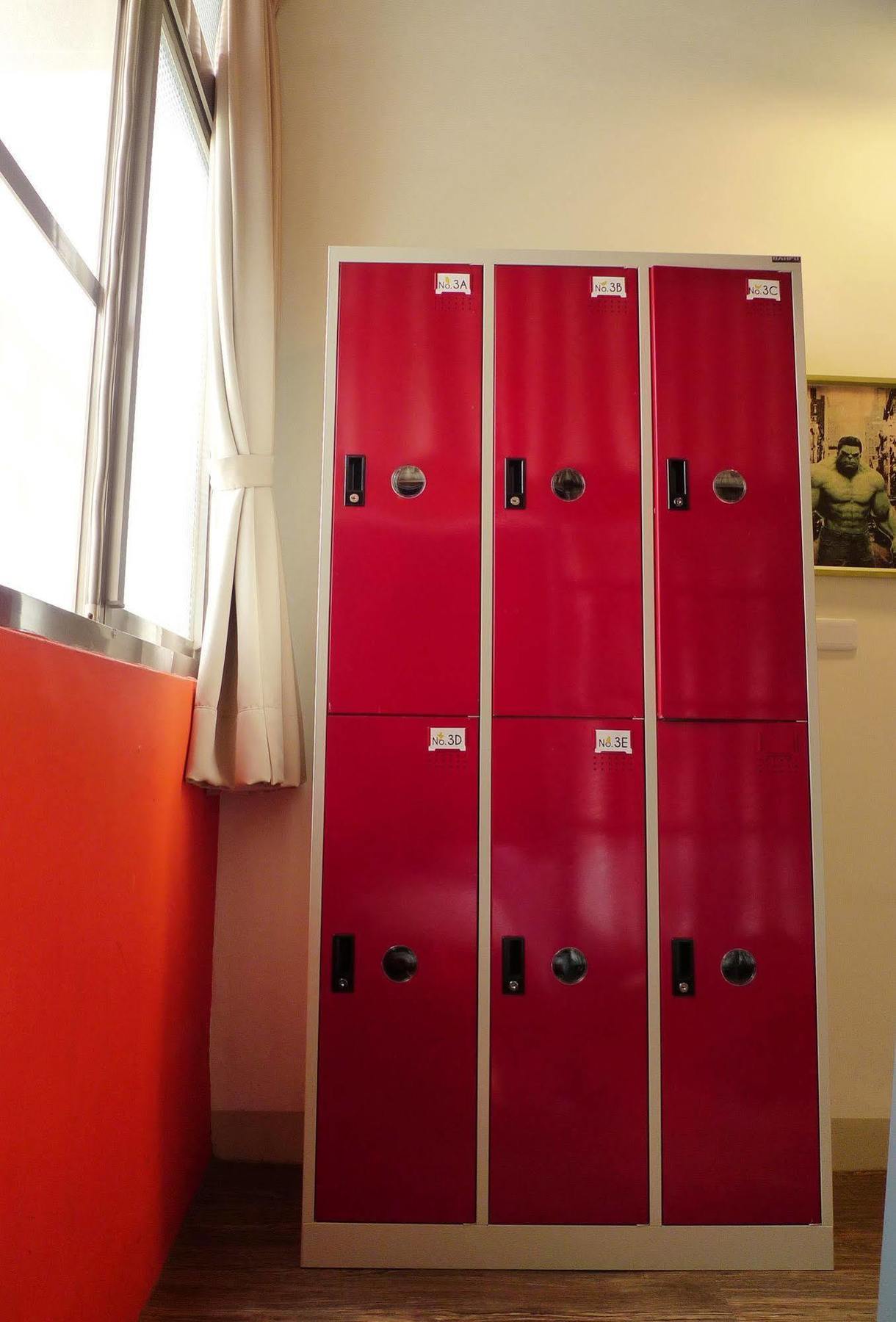 Knock Knock Hostel Kaohsiung Esterno foto