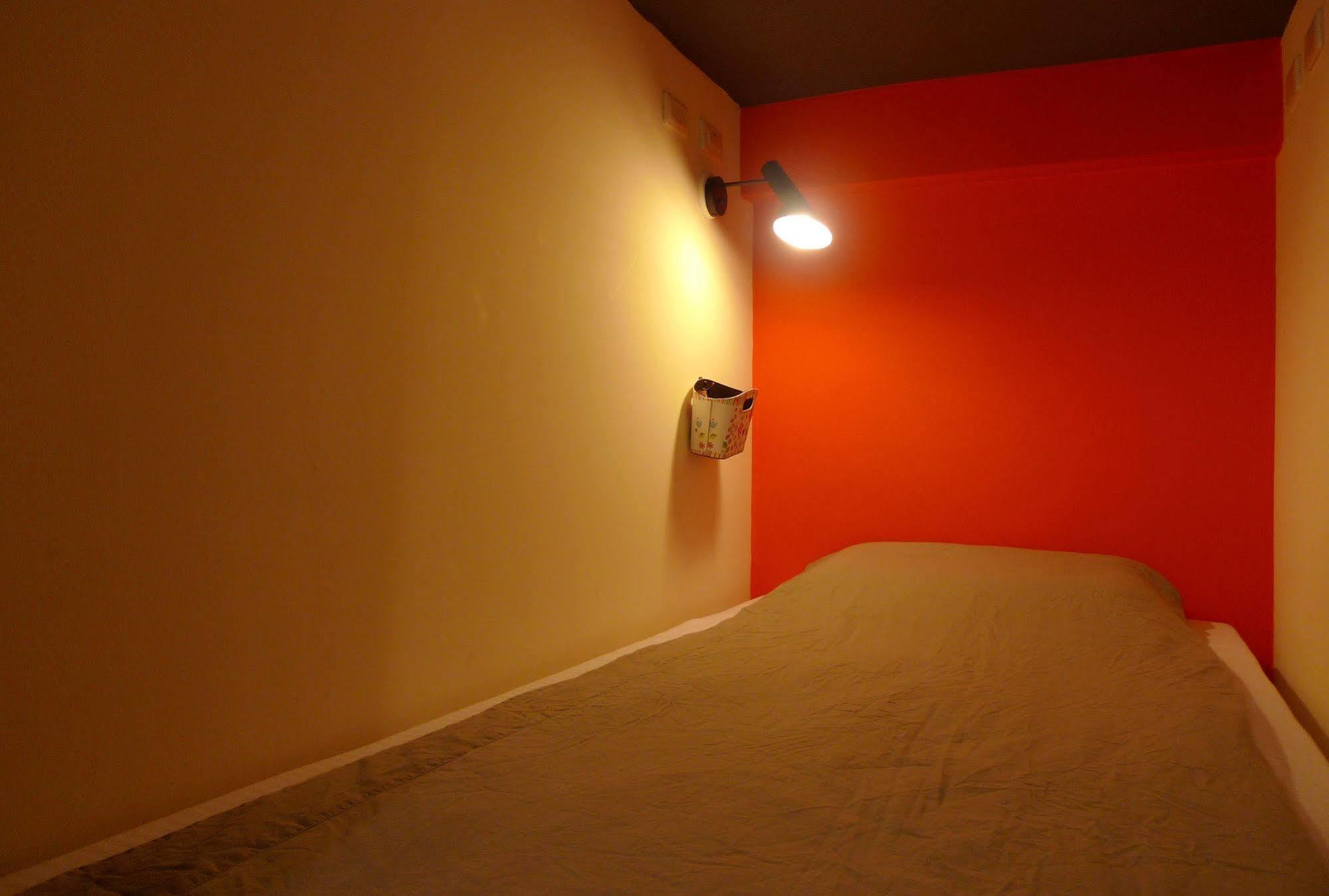 Knock Knock Hostel Kaohsiung Esterno foto