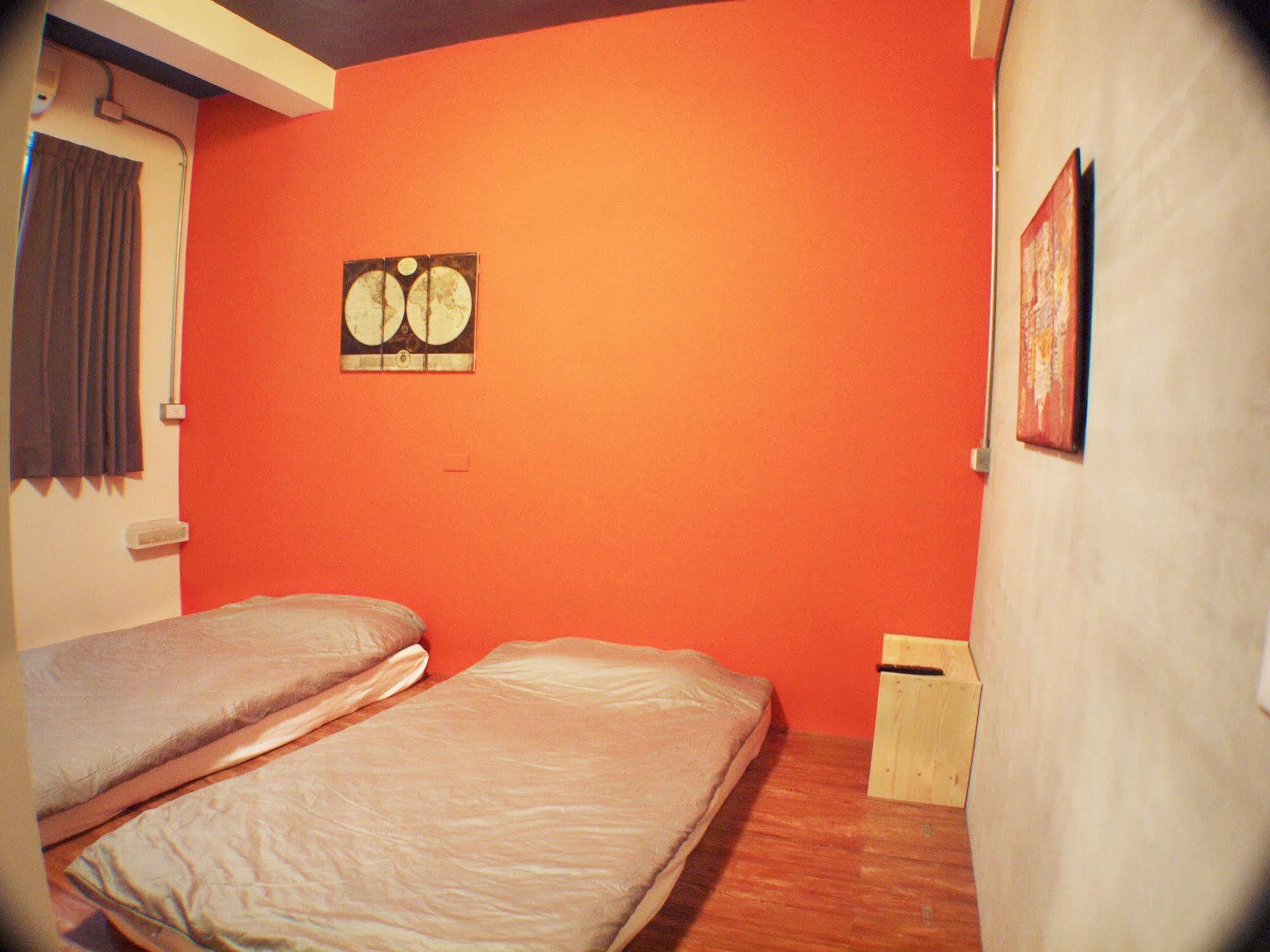 Knock Knock Hostel Kaohsiung Esterno foto