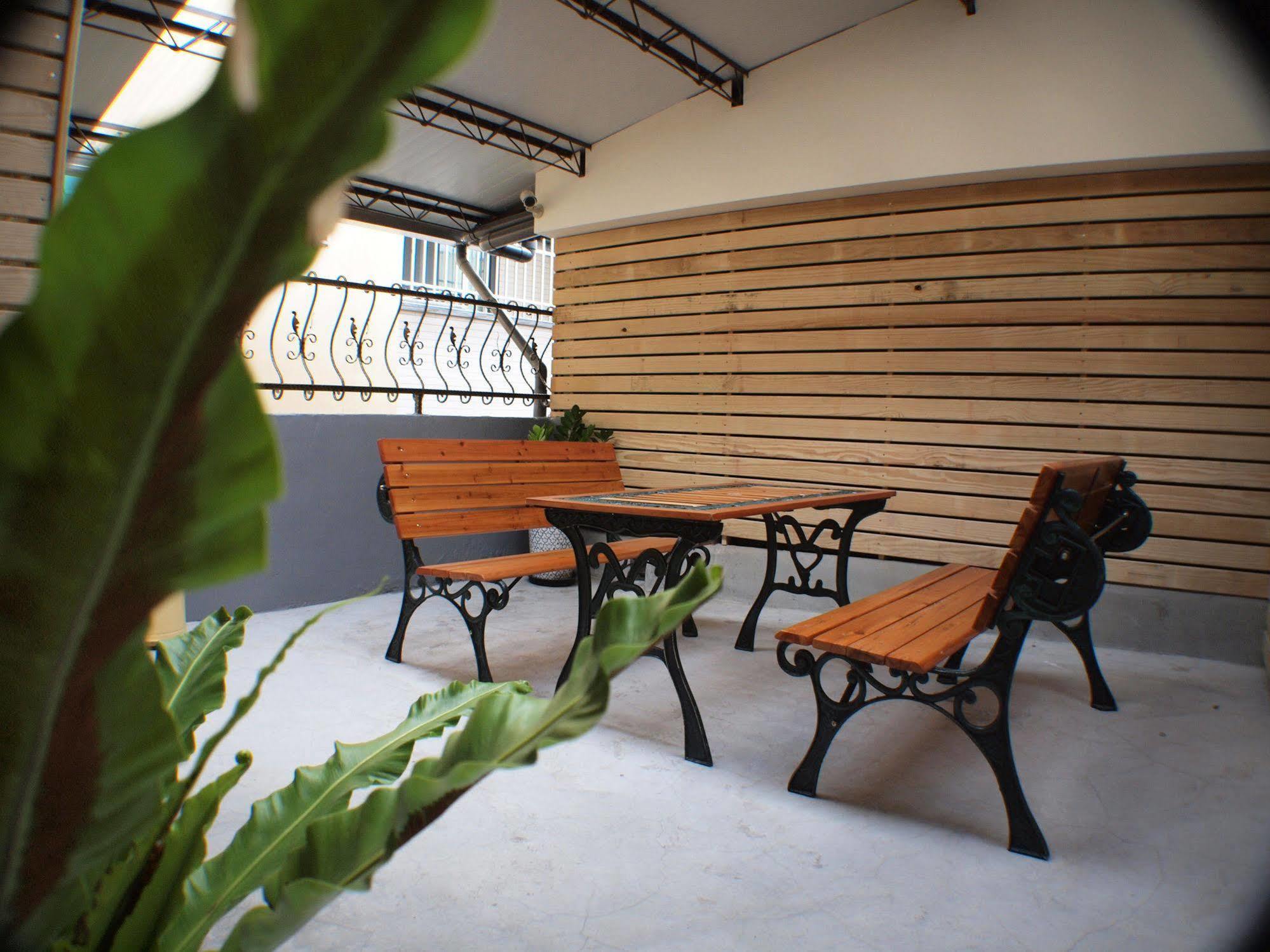 Knock Knock Hostel Kaohsiung Esterno foto