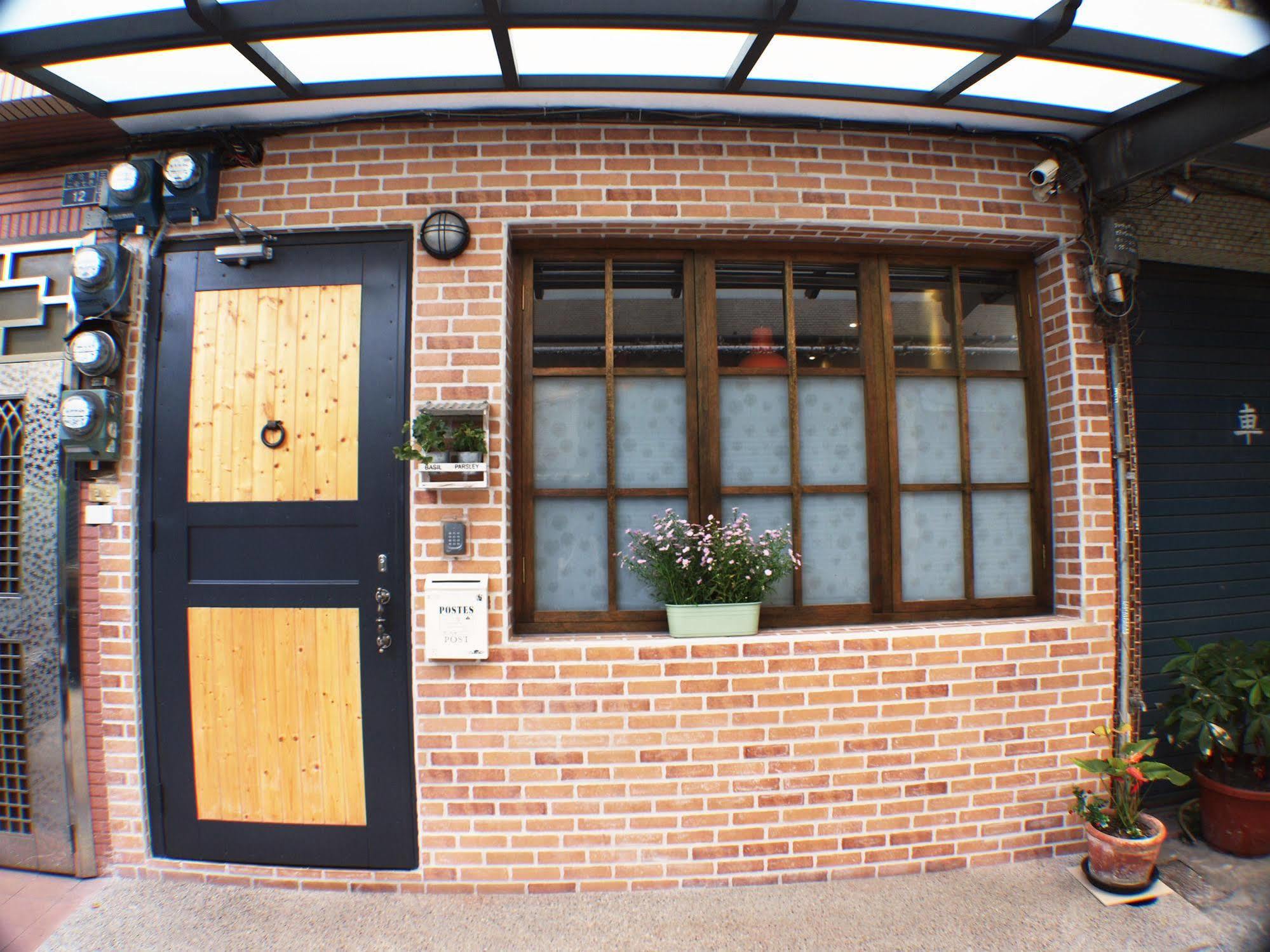 Knock Knock Hostel Kaohsiung Esterno foto