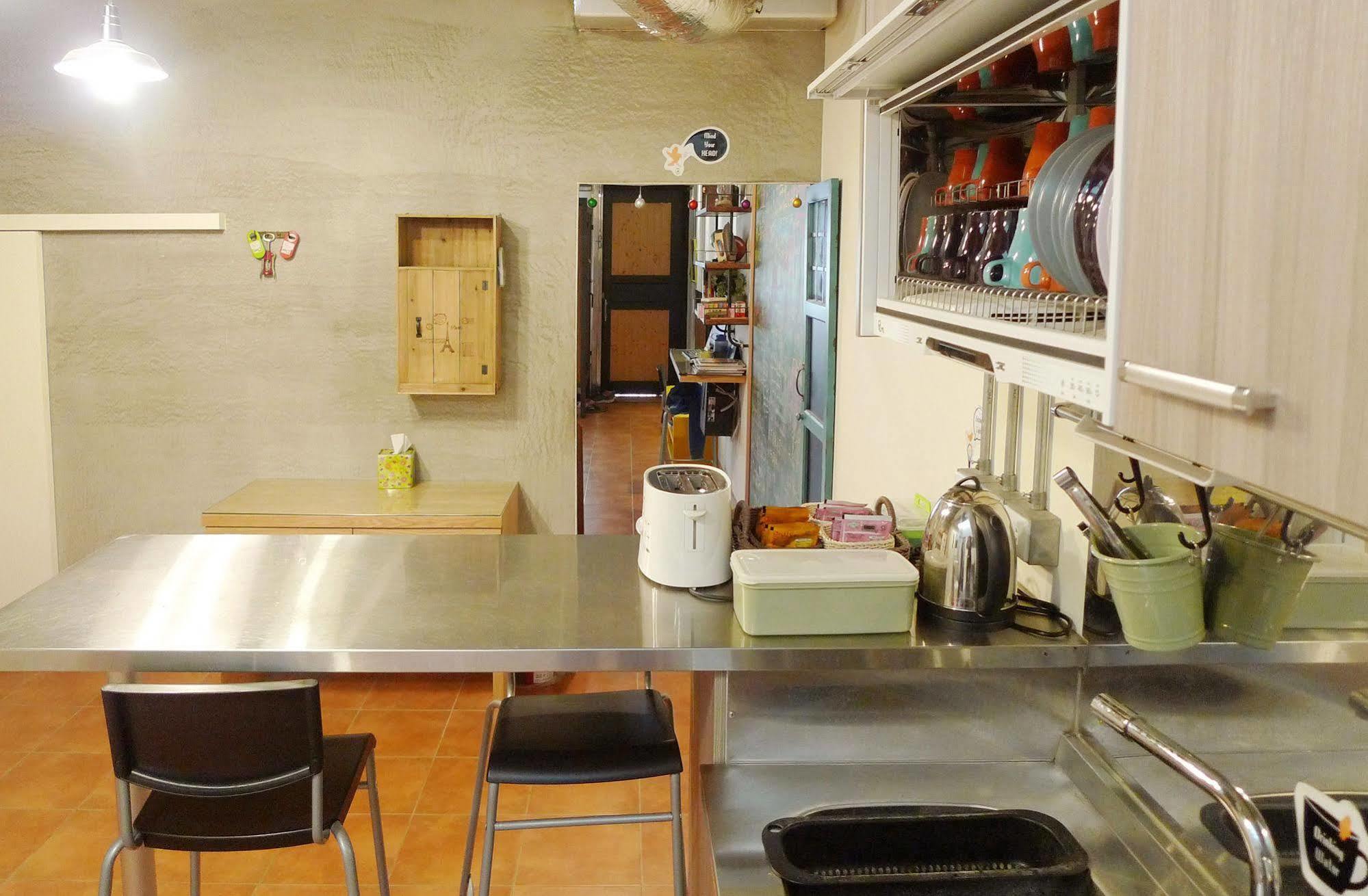 Knock Knock Hostel Kaohsiung Esterno foto